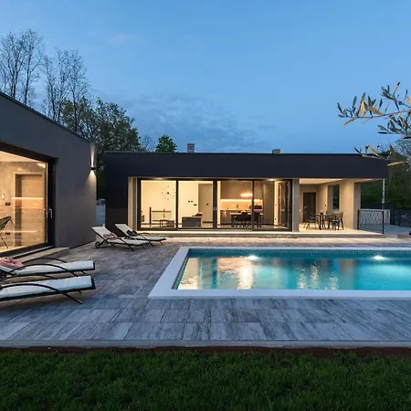 Alison Deluxe Villa *