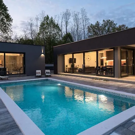 Alison Deluxe Villa *