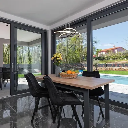 Alison Deluxe Villa